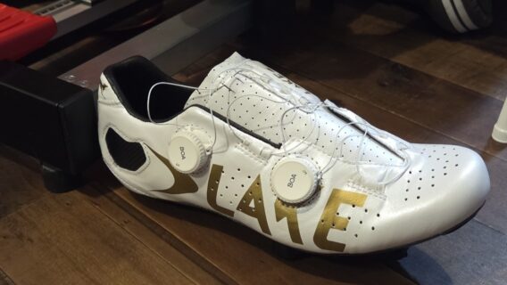 足元から走りを変える——LAKE CX333 取り扱い開始！
