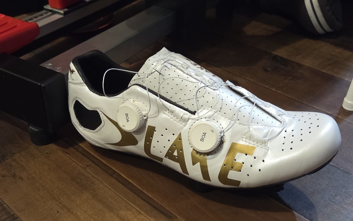 足元から走りを変える——LAKE CX333 取り扱い開始！ | TSUBOYA BASE