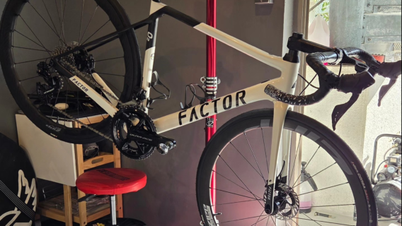 まるで新車！FACTOR O2 オーバーホール完了しました