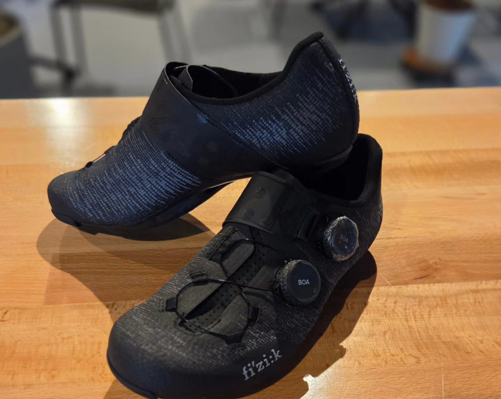 【究極の通気性と剛性】fi'zi:k VENTO INFINITO KNIT CARBON